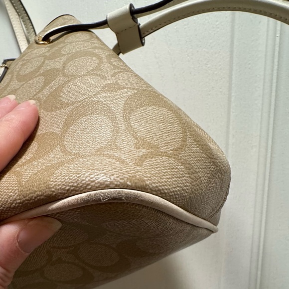 Coach Beige/White Signature Coated Canvas and Leather Drawstring Carryall Bag - Picture 14 of 16